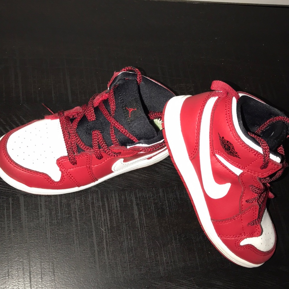 AJ 1 Mid (kids size10) classic Jordan’s